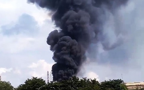 Khói bốc cao sau tiếng nổ lớn trong Công ty Vedan