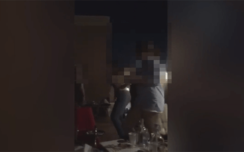 Arab Saudi truy bắt các cô gái uống rượu và nhảy với đàn ông