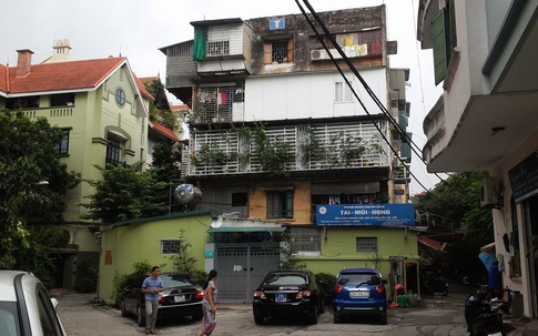 Hà Nội: 200 người dân mất ngủ trong khu nhà nghiêng 15 độ