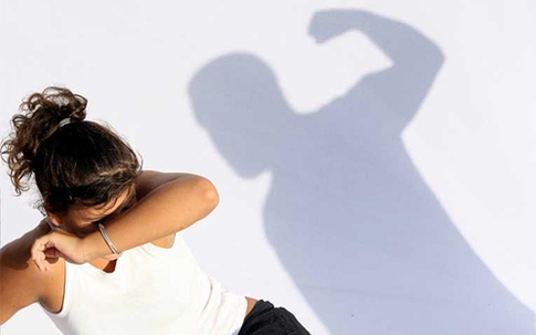 Từ vụ thảm án gia đình ở Thanh Hóa: Đàn ông hèn yếu vì... bạo lực