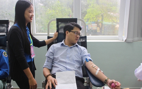 Bác sĩ trẻ tuổi 28 lần hiến máu cứu người bệnh