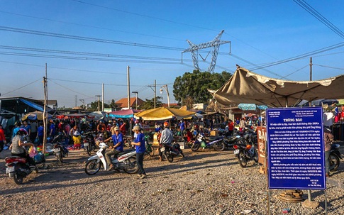 Giải tỏa chợ tự phát dưới đường điện cao thế ở Bình Dương: Lo cho tính mạng người dân