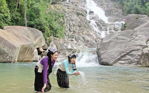 Lang Chánh, Thanh Hóa: Ngược thác Ma Hao nghe chuyện người anh hùng áo vải