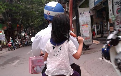 Một tháng, trẻ không nên ăn quá 12 chiếc xúc xích
