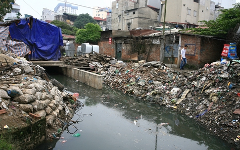 Những ổ dịch bệnh tiềm ẩn khắp Hà Nội