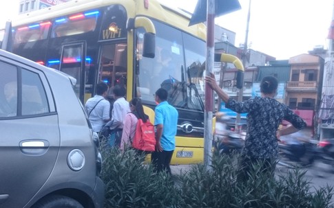 Hà Nội lại loạn “xe dù, bến cóc” (4): Hiệp hội vận tải “điểm mặt” doanh nghiệp vi phạm