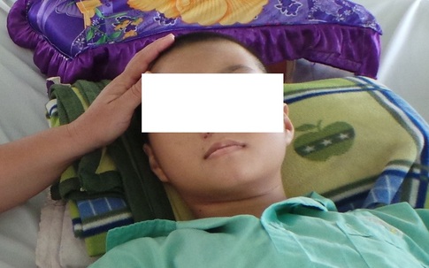Bình Dương: Bệnh cực hiếm khiến bé trai mất cả lít máu/ngày