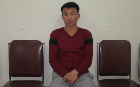 Đang đi xe khách, vờ xin xuống rồi cướp tài sản của người nước ngoài