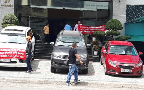 Thành viên của Địa ốc Đất Xanh bị tố "nhận vơ" khách hàng, "giam" tiền của đối tác