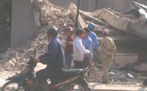 Quảng Ninh: Ngôi nhà 3 tầng bỏ hoang bất ngờ đổ sập