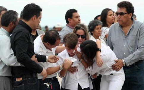Tai nạn máy bay rơi 71 người thiệt mạng: Thi hài 19 cầu thủ Chapecoense lên máy bay về quê nhà Brazil