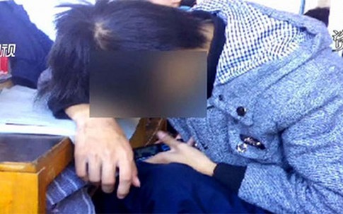12 học sinh Trung Quốc bị đuổi học vì sử dụng điện thoại