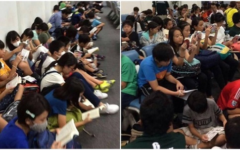 Thay vì nghịch smartphone, trẻ em Nhật chăm chú đọc sách khi chờ ở sân bay