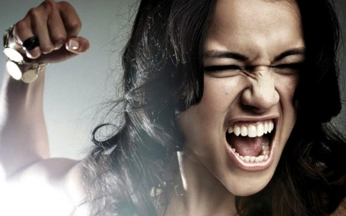 Tôi ghen với cô vợ hiện tại của chồng cũ