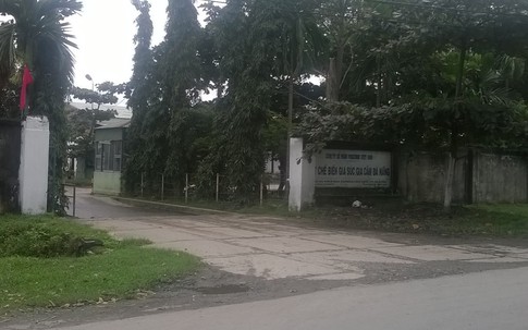 Kinh hoàng 2 thanh niên chém nhau trong lò mổ