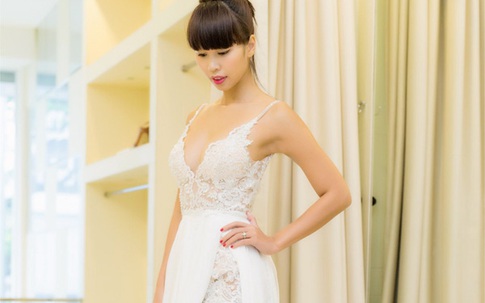 Siêu mẫu Hà Anh hé lộ váy cưới sexy trước thềm hôn lễ