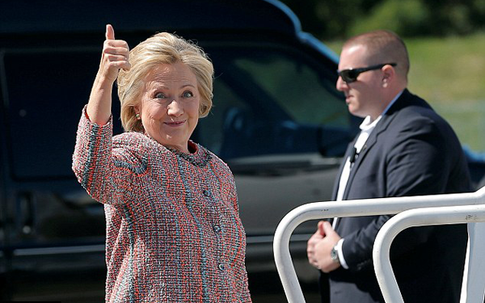 Bà Hillary Clinton lên tiếng về tin đồn "chỉ sống được một năm nữa"