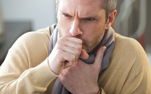 Có nên ngậm viên chứa chất diệt khuẩn khi ho, ngứa họng?