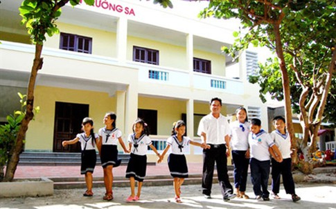 Rơi nước mắt với món quà 20/11 của học sinh ở đảo