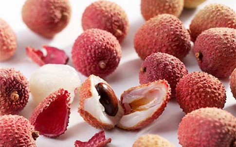 Bé trai hơn 2 tuổi bị hóc hạt vải may mắn thoát chết vì mẹ biết cách xử trí