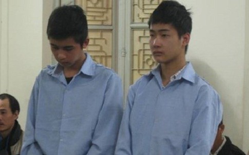 Lòng khoan dung của anh bán bóng bay dạo bị đập búa vào đầu