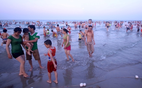 Xả rác tại các bãi biển Đà Nẵng bị xử phạt mạnh