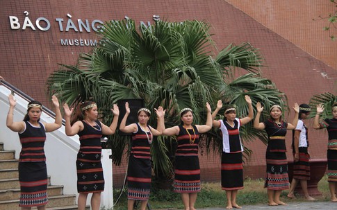 Giới thiệu văn hoá truyền thống của đồng bào Cơ Tu ở Đà Nẵng và Quảng Nam
