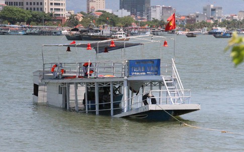 Chìm tàu du lịch trên sông Hàn: Khởi tố vụ án, đình chỉ Giám đốc Cảng vụ Đà Nẵng