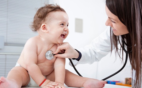 Trẻ sơ sinh bị ho dùng thuốc gì hiệu quả và an toàn