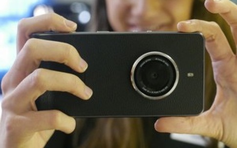 Kodak trình làng smartphone mới với thiết kế giống máy ảnh cổ điển