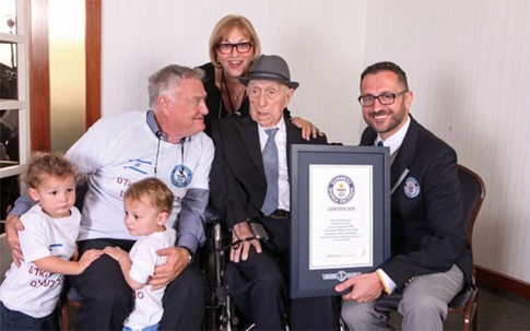 Người đàn ông sống thọ nhất thế giới giành kỷ lục Guinness