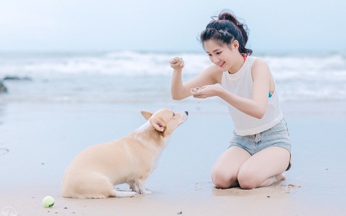 “Cô gái trà sữa” Việt đáng yêu trong bộ ảnh mới cùng thú cưng