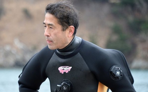 Lặn tìm thi thể nạn nhân sóng thần Nhật Bản: Cuộc du hành vào thế giới người chết