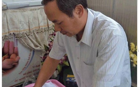 Cảm động ước mơ... “thất nghiệp” của vị linh mục chọn nghề nhặt xác hài nhi