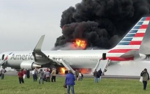 Hành khách kể về phút hoảng loạn trên phi cơ bốc cháy Mỹ
