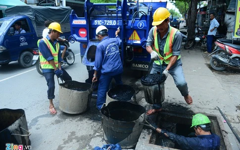 Nghề lặn ngụp trong nước thải ống cống ở Sài Gòn
