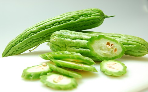 Cách làm nước uống giảm cân từ mướp đắng