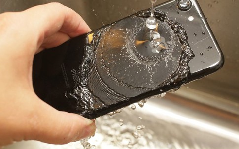 Smartphone chống nước hoạt động thế nào?