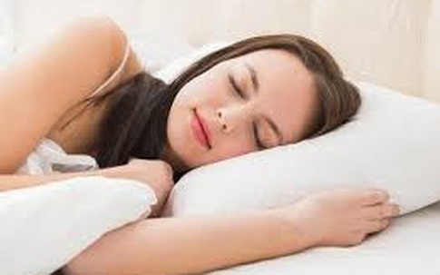 Vì sao nằm ngủ nghiêng bên trái tốt hơn