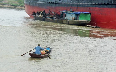 Tàu đâm gẫy cầu An Thái chưa kịp đăng kiểm mới