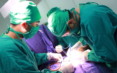 Cứu sống bé gái sơ sinh bị bệnh ứ mủ thận