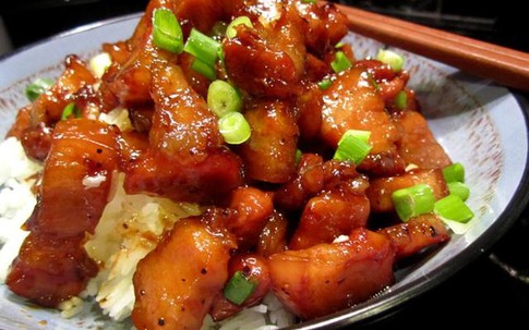 Những mối nguy hiểm từ món thịt vẫn ngày ngày xuất hiện trên mâm cơm của mọi gia đình