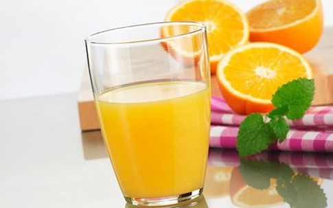 Những người hay ăn cam, uống nước cam cần tránh ngay sai lầm này