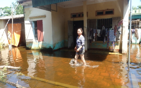 Người dân Sầm Sơn khốn khổ vì ngập lụt