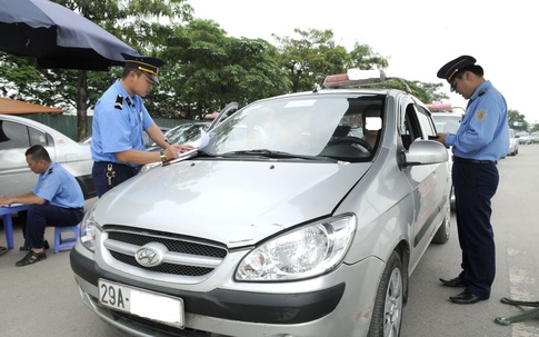Lộ chiêu "lách luật” của các hãng taxi ở Hà Nội