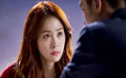 Đón chồng đi nước ngoài về, vợ chưa nói câu nào đã ngất xỉu...