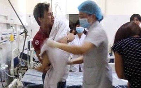 Đau xót bé trai 3 tuổi tử vong vì hóc hạt nhãn