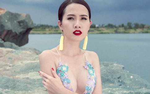 Phan Thị Mơ khoe vòng một sexy với váy trễ cổ sâu