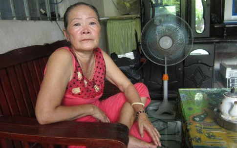 Dẫn con thơ đi đầu thú tội giết vợ