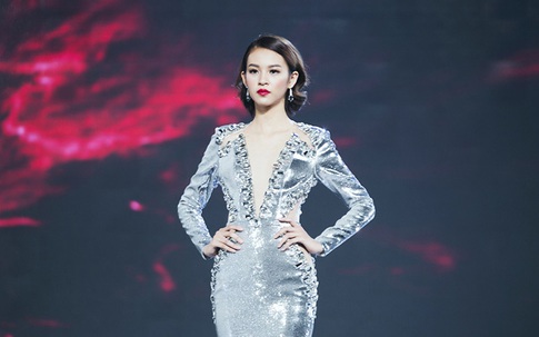 Thí sinh The Face bừng sáng với trang phục ánh kim